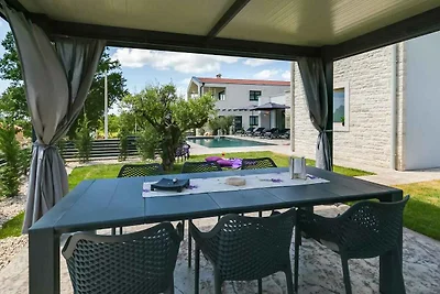 Villa mit Klimaanlage und Pool