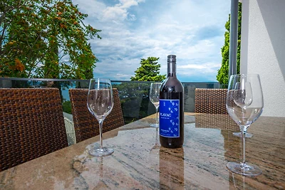 Ferienwohnung mit Meerblick und Pool