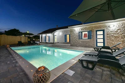 Villa familienfreundlich mit Pool und