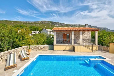 Ferienhaus mit Pool und Klimaanlage