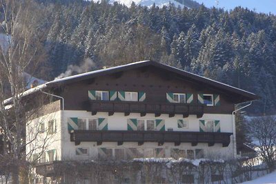 Ferienwohnung mit Balkon und Parkplatz