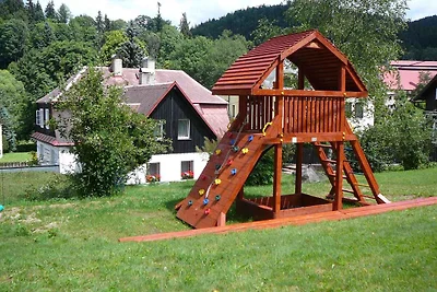 Ferienhaus mit Kaminofen in Hanglage