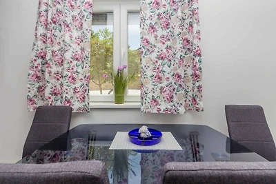 Studio mit Terrasse und Grill