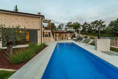 Villa mit Pool und Klimaanlage