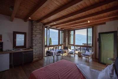 Studio rustikal eingerichtet, mit Blick auf S