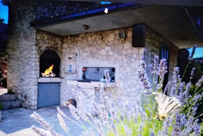 Gemütliche Ferienwohnung Nar in Vinišće mit M