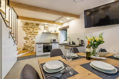 Renoviertes Steinhaus mit Whirlpool in