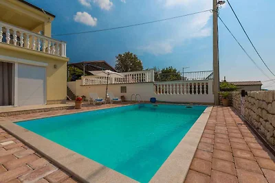 Ferienhaus mit Pool und Klimaanlage
