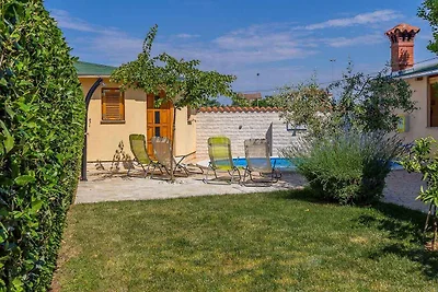 Villa mit Pool und mediterranem Garten