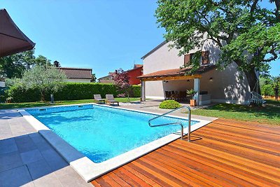 Studio mit Pool und Grill