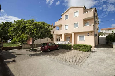 Urlaubsoase Mladen in Vodice mit Meerblick un