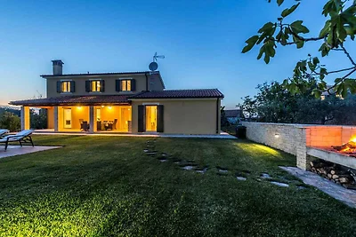 Villa mit Pool und Klimaanlage