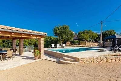 Villa mit Klimaanlage und Pool