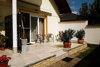 Ferienwohnung mit Terrasse und Garten