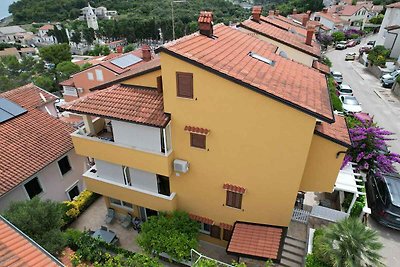 Ferienwohnung mit Garten und Klimaanlage