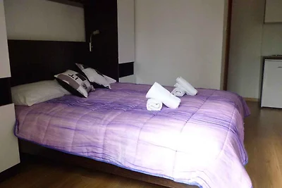 Studio mit Klimaanlage und Balkon