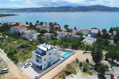Ferienwohnung mit Swimmingpool, Grillterrasse