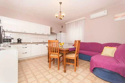 Ferienwohnung mit Terrasse und Klimaanlage