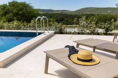 Moderne Ferienvilla Sullago mit Seeblick und 