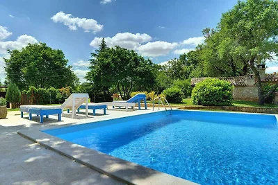 Ferienhaus mit Pool und Klimaanlage