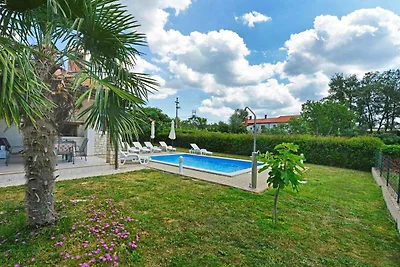 Villa mit Pool und Klimaanlage