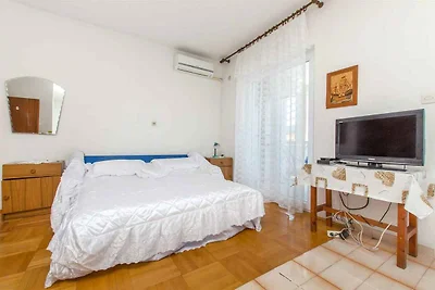 Ferienwohnung mit Klimaanlage und Balkon