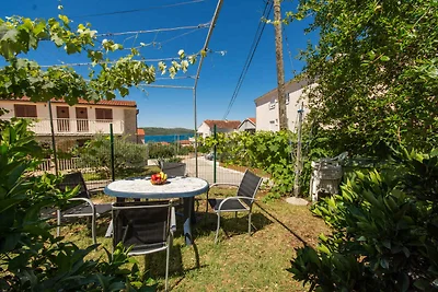 Ferienwohnung mit Garten und Klimaanlage