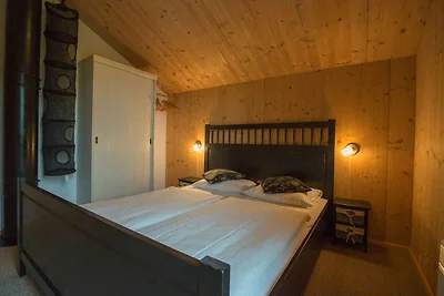 Chalet mit Hallenbad und Sauna