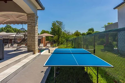 Ferienhaus mit Pool und Klimaanlage
