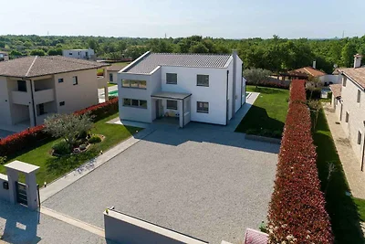 Villa mit Pool und Klimaanlage