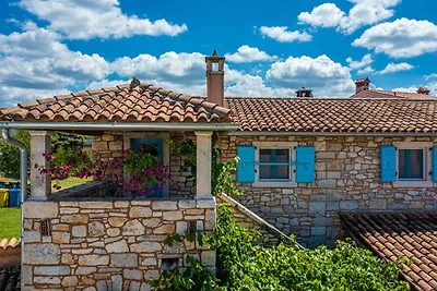 Villa mit Swimmingpool, Taverne und