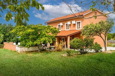 Villa mit Pool und Klimaanlage