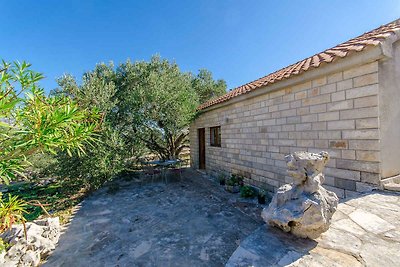 Ferienhaus mit Garten und Klimaanlage