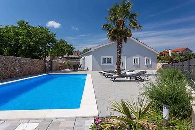 Villa Mia mit Pool in Garica