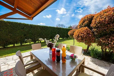 Villa mit privatem Pool und grossem Garten