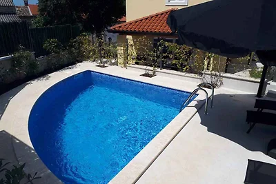 Villa mit Pool und Klimaanlage