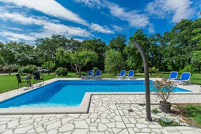 Ferienwohnung mit Pool und grossem Garten