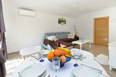 Ferienhaus mit Garten und Grill