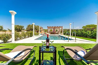 Villa mit Aussenpool