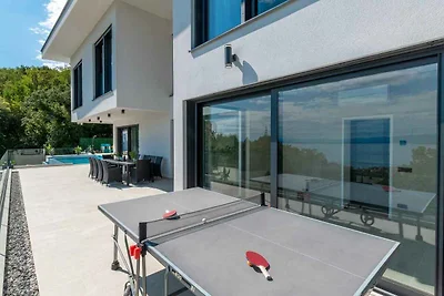 Villa mit Infinity-Pool und Sauna