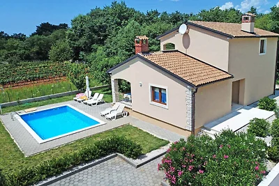 Villa mit Pool und Klimaanlage