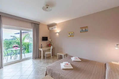 Ferienwohnung mit Klimaanlage und Balkon oder