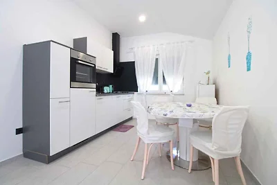 Ferienhaus modern eingerichtet mit Garten und