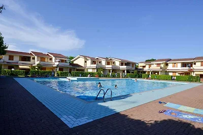 Ferienwohnung mit Balkon und Pool