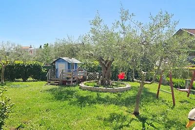 Ferienwohnung mit Terrasse und Garten
