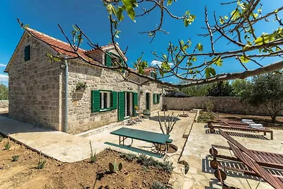 Villa mit Pool und Klimaanlage