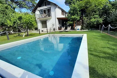 Ferienhaus an ruhiger Lage mit Pool