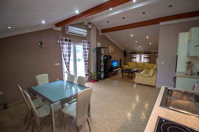 Ferienwohnung mit Pool und Internet