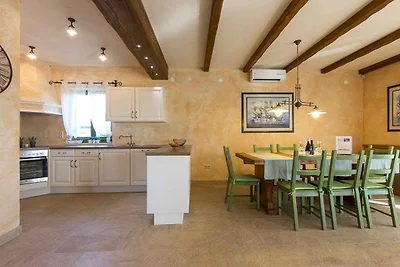 FerienHaus mit rustikalem Hauch und Pool auf