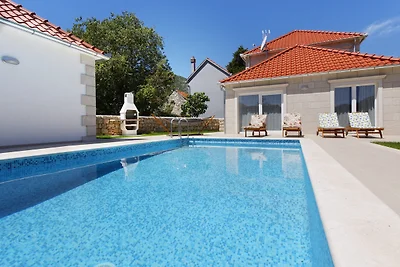 Villa mit grossem Aussenpool